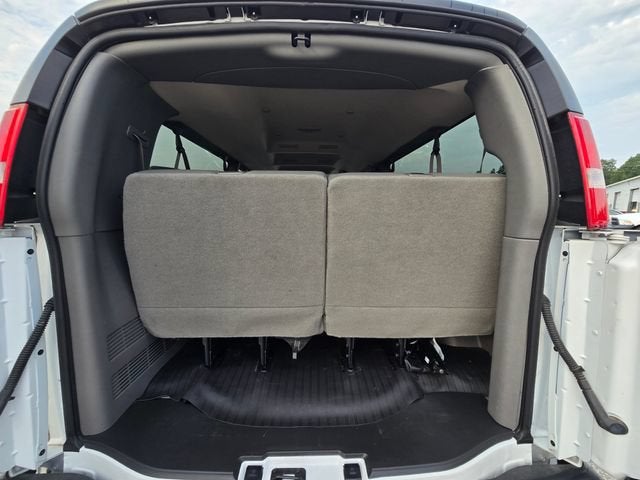 2024 Chevrolet Express Passenger 3500 1LS
