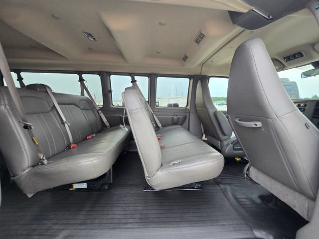 2024 Chevrolet Express Passenger 3500 1LS