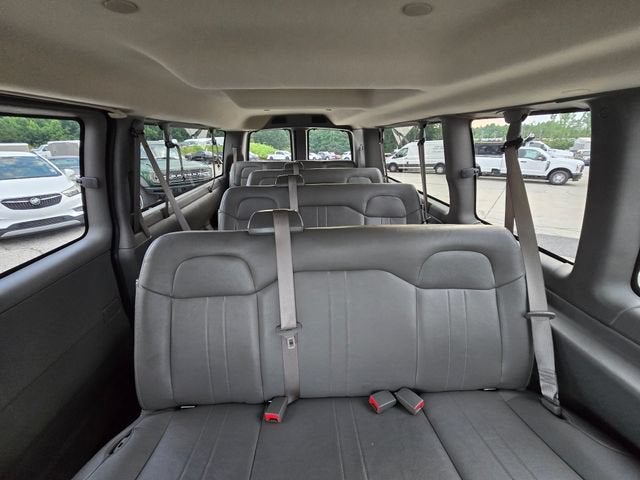 2024 Chevrolet Express Passenger 3500 1LS
