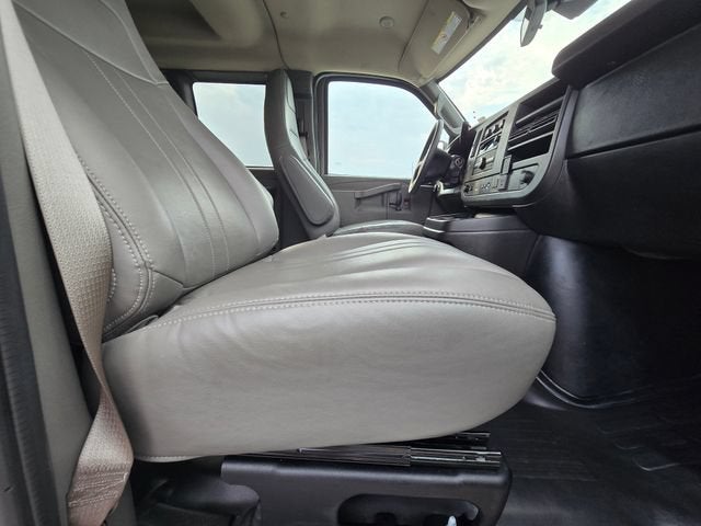2024 Chevrolet Express Passenger 3500 1LS