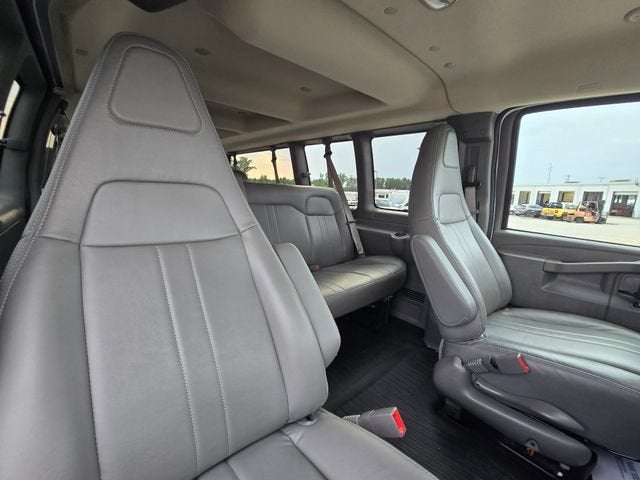 2024 Chevrolet Express Passenger 3500 1LS