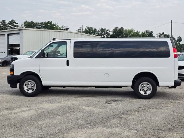 2024 Chevrolet Express Passenger 3500 1LS