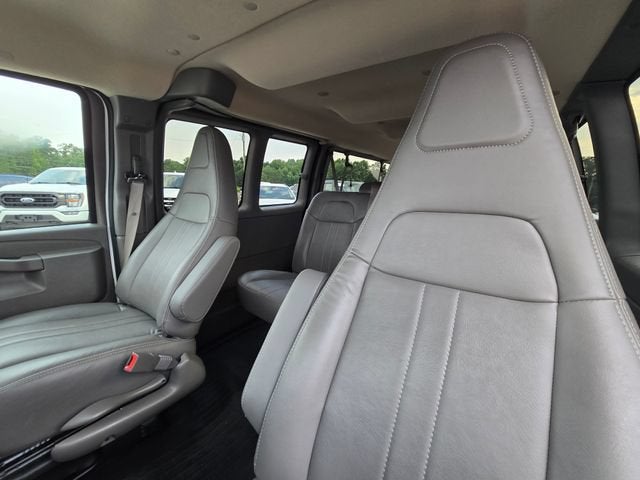 2024 Chevrolet Express Passenger 3500 1LS