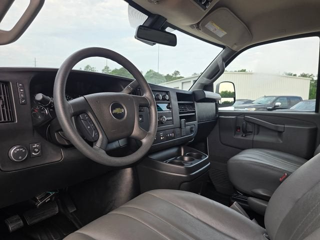 2024 Chevrolet Express Passenger 3500 1LS