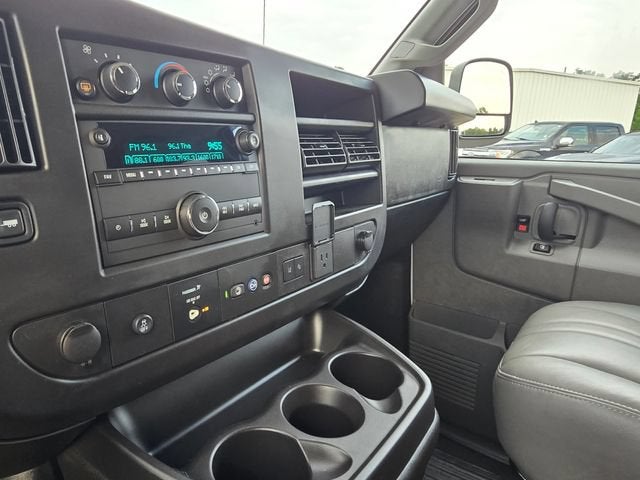 2024 Chevrolet Express Passenger 3500 1LS