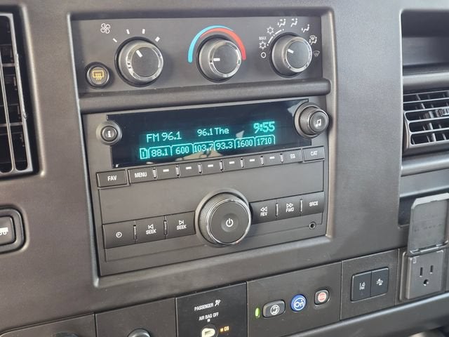 2024 Chevrolet Express Passenger 3500 1LS