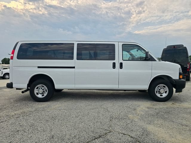2024 Chevrolet Express Passenger 3500 1LS