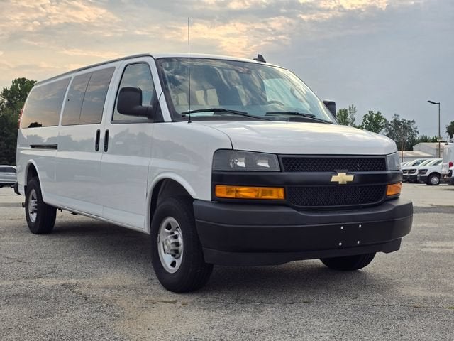 2024 Chevrolet Express Passenger 3500 1LS