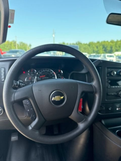 2025 Chevrolet Express Passenger 1LS