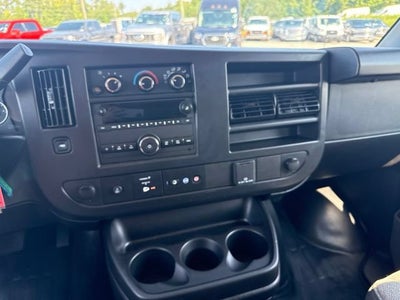 2025 Chevrolet Express Passenger 1LS