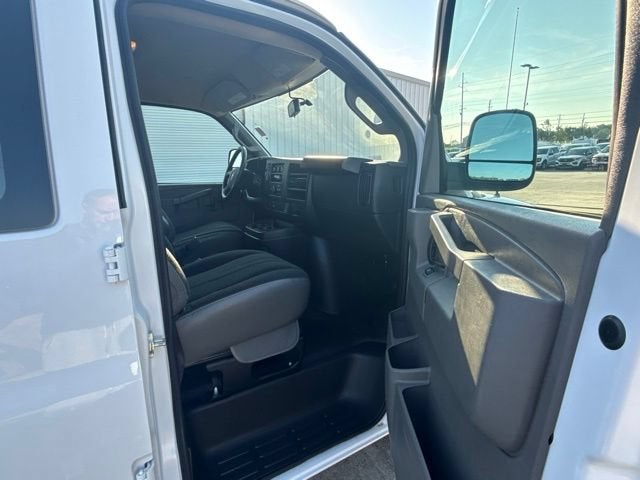 2025 Chevrolet Express Cargo WT